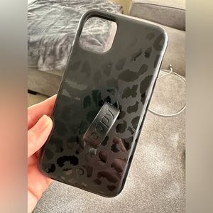 “LEFTY”Black leopard loopy case for iPhone 11